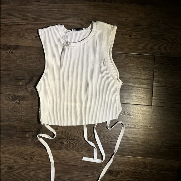small backless white top - Picture 1 of 3